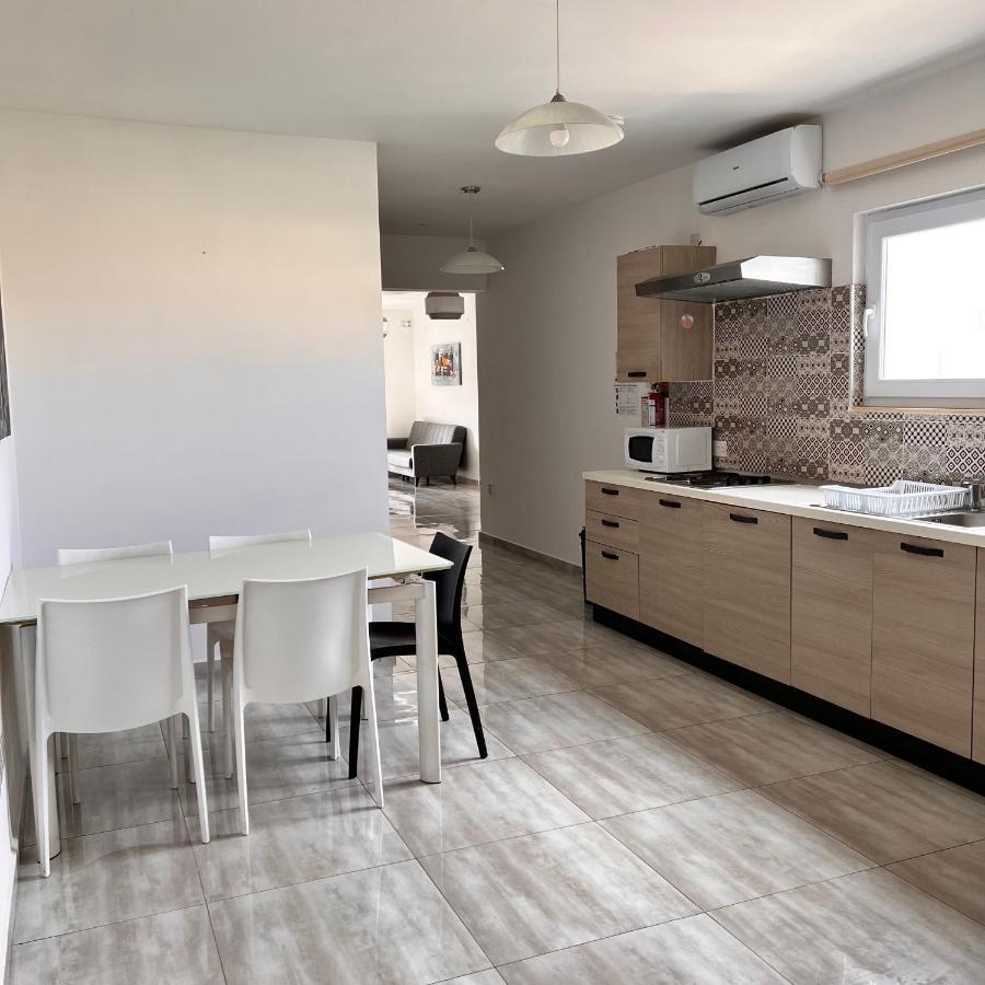 F3 Room 2, Private Room Two Single Beds Shared Bathroom 姆西达 外观 照片